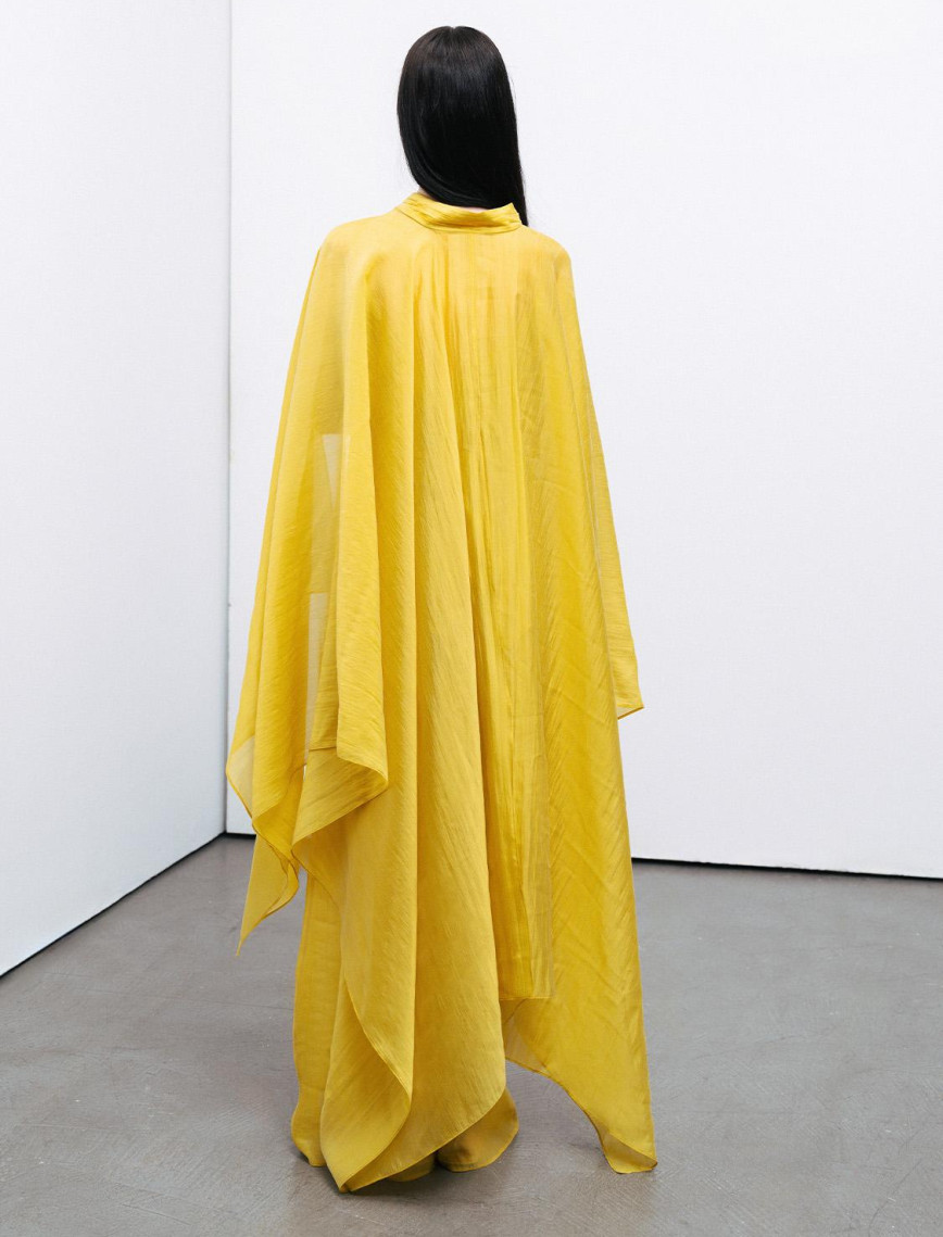 Asimetrik Tasarımlı Pelerin Asimetrik Tasarımlı Pelerin