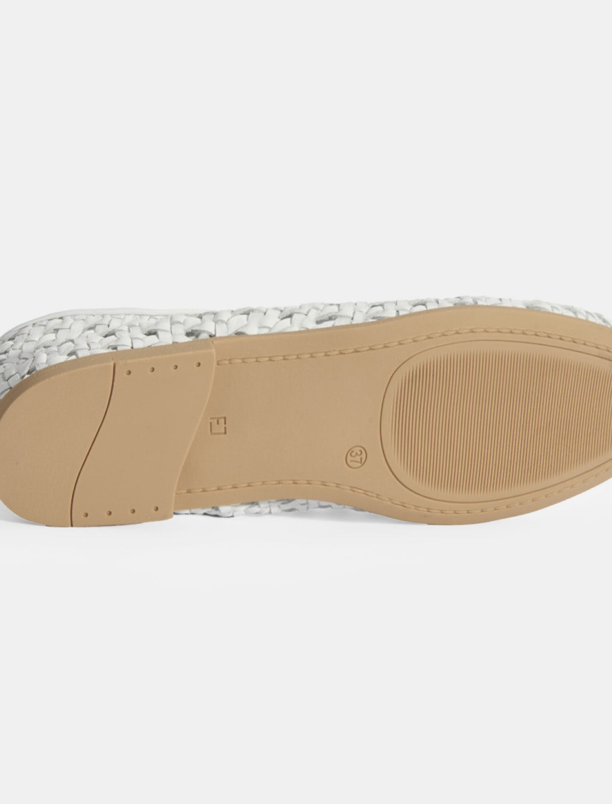 Kadın Beyaz Fiyonk Detaylı Örgü Babet Kadın Beyaz Fiyonk Detaylı Örgü Babet