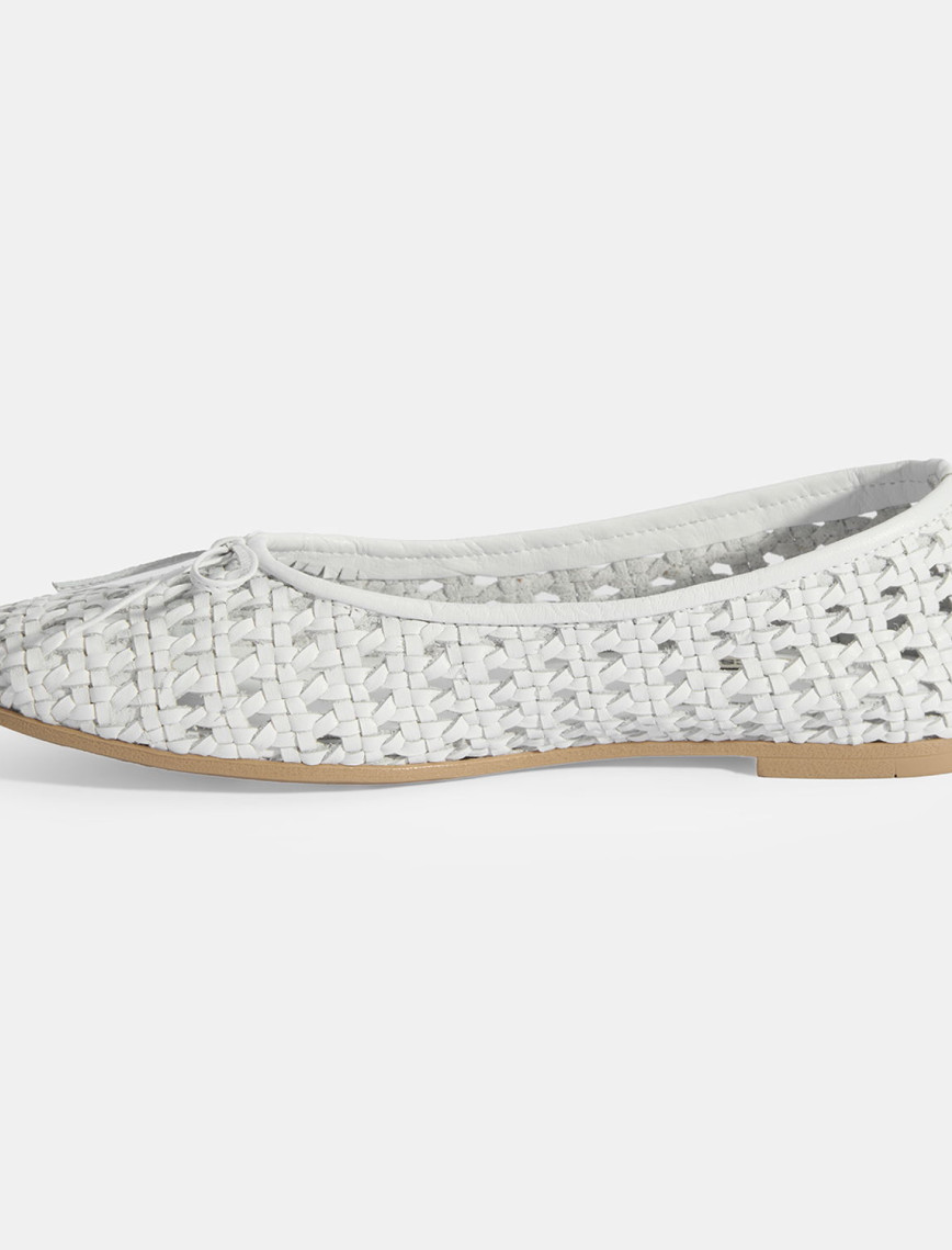 Kadın Beyaz Fiyonk Detaylı Örgü Babet Kadın Beyaz Fiyonk Detaylı Örgü Babet