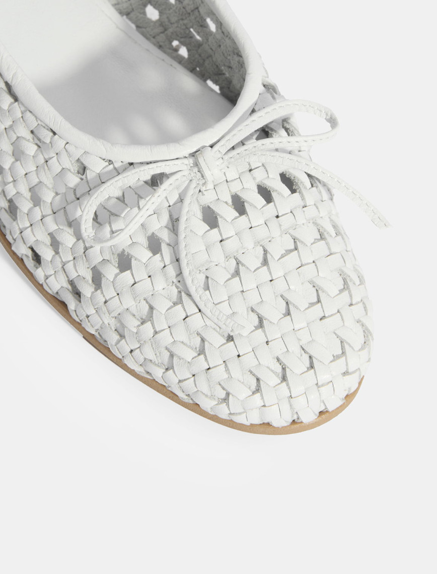 Kadın Beyaz Fiyonk Detaylı Örgü Babet Kadın Beyaz Fiyonk Detaylı Örgü Babet