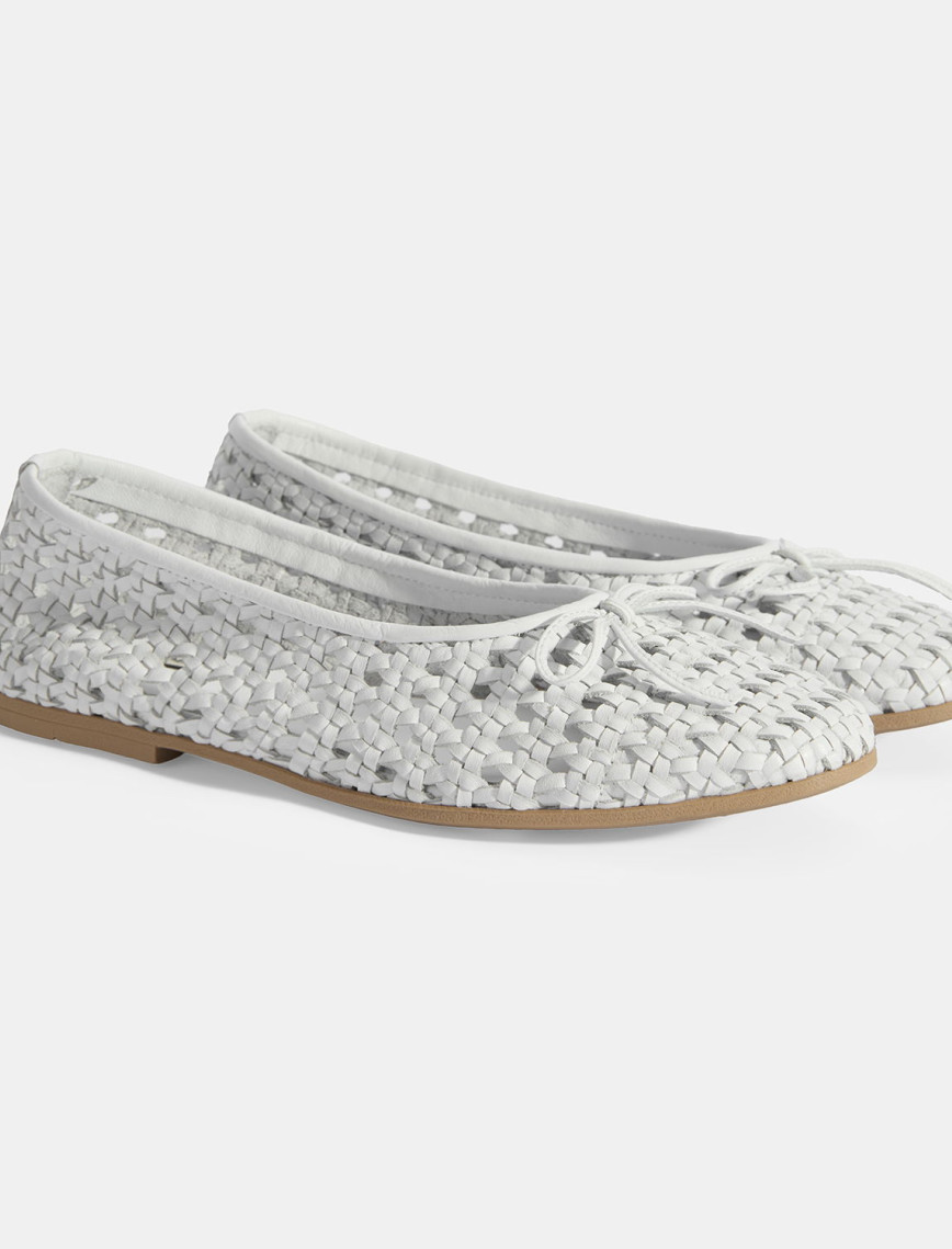 Kadın Beyaz Fiyonk Detaylı Örgü Babet Kadın Beyaz Fiyonk Detaylı Örgü Babet