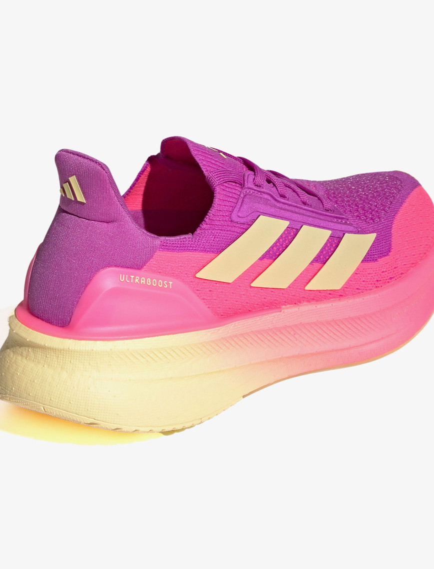 adidas Ultraboost 5X Kadın Pembe Koşu Ayakkabısı adidas Ultraboost 5X Kadın Pembe Koşu Ayakkabısı