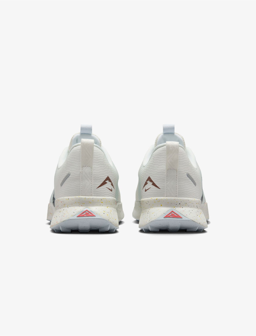 Nike Juniper Trail 3 Kadın Beyaz Koşu Ayakkabısı Nike Juniper Trail 3 Kadın Beyaz Koşu Ayakkabısı