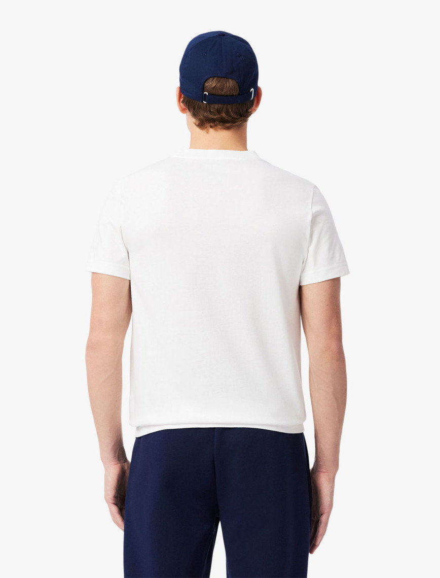 Lacoste Tennis x Novak Djokovic Erkek Bisiklet Yaka Baskılı Beyaz T-Shirt & Şapka Seti Lacoste Tennis x Novak Djokovic Erkek Bisiklet Yaka Baskılı Beyaz T-Shirt & Şapka Seti