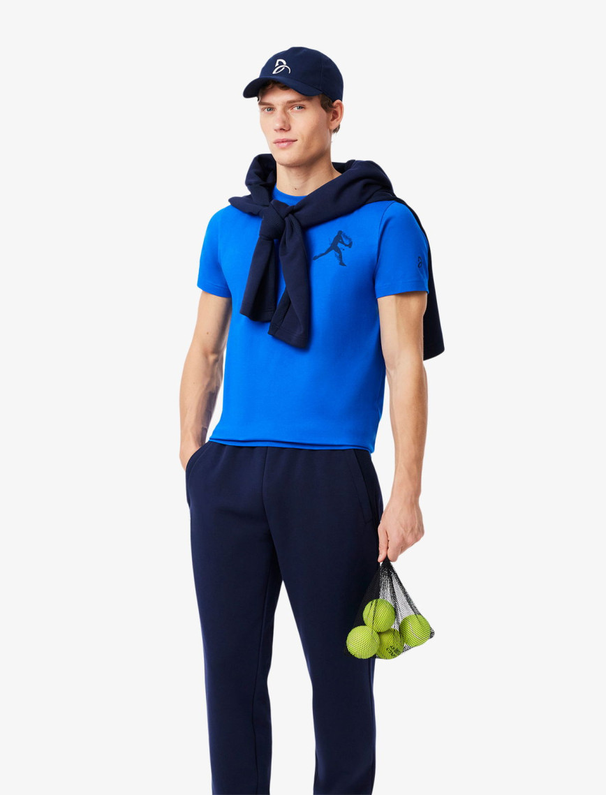 Lacoste Tennis x Novak Djokovic Erkek Bisiklet Yaka Baskılı Lacivert T-Shirt & Şapka Seti Lacoste Tennis x Novak Djokovic Erkek Bisiklet Yaka Baskılı Lacivert T-Shirt & Şapka Seti