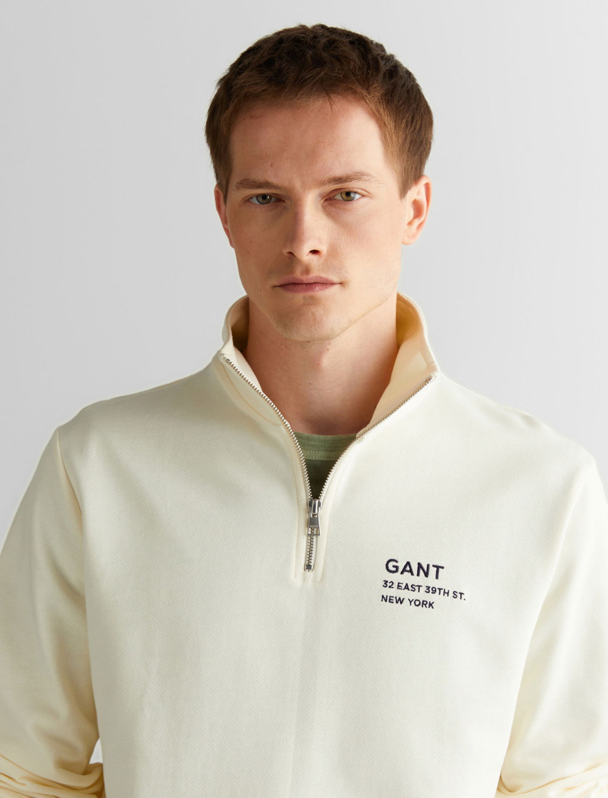 GANT Erkek Krem Regular Fit Yarım Fermuarlı Logolu Sweatshirt GANT Erkek Krem Regular Fit Yarım Fermuarlı Logolu Sweatshirt