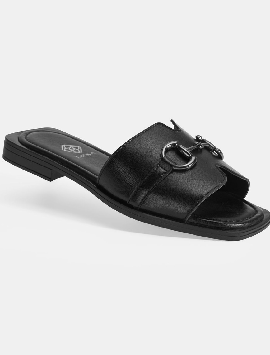 Kadın Siyah Metal Toka Aksesuarlı Deri Terlik Kadın Siyah Metal Toka Aksesuarlı Deri Terlik