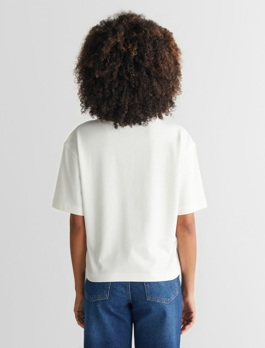 GANT Kadın Krem Bisiklet Yaka Logolu T-Shirt GANT Kadın Krem Bisiklet Yaka Logolu T-Shirt