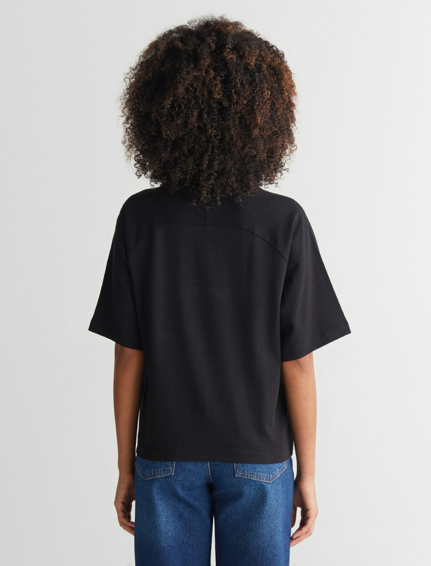 GANT Kadın Siyah Bisiklet Yaka Logolu T-Shirt GANT Kadın Siyah Bisiklet Yaka Logolu T-Shirt