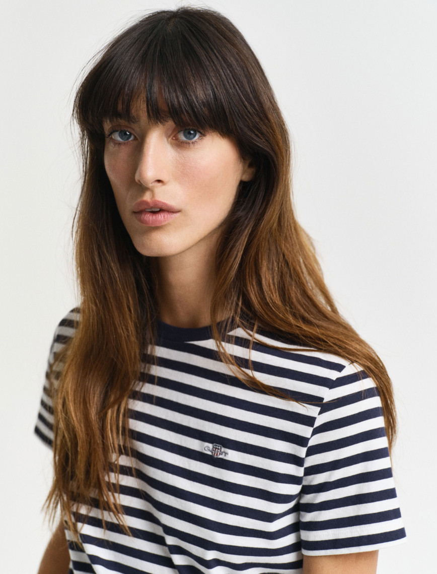 GANT Kadın Lacivert Regular Fit Bisiklet Yaka Çizgili T-Shirt GANT Kadın Lacivert Regular Fit Bisiklet Yaka Çizgili T-Shirt