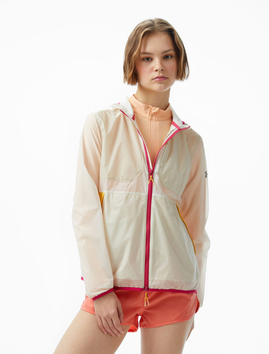 Under Armour Trail Run Kadın Beyaz Koşu Ceketi Under Armour Trail Run Kadın Beyaz Koşu Ceketi