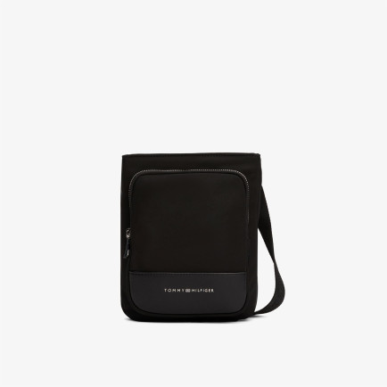 Tommy Hilfiger Business Nylon Mini Crossover Erkek Siyah El Çantası Tommy Hilfiger Business Nylon Mini Crossover Erkek Siyah El Çantası