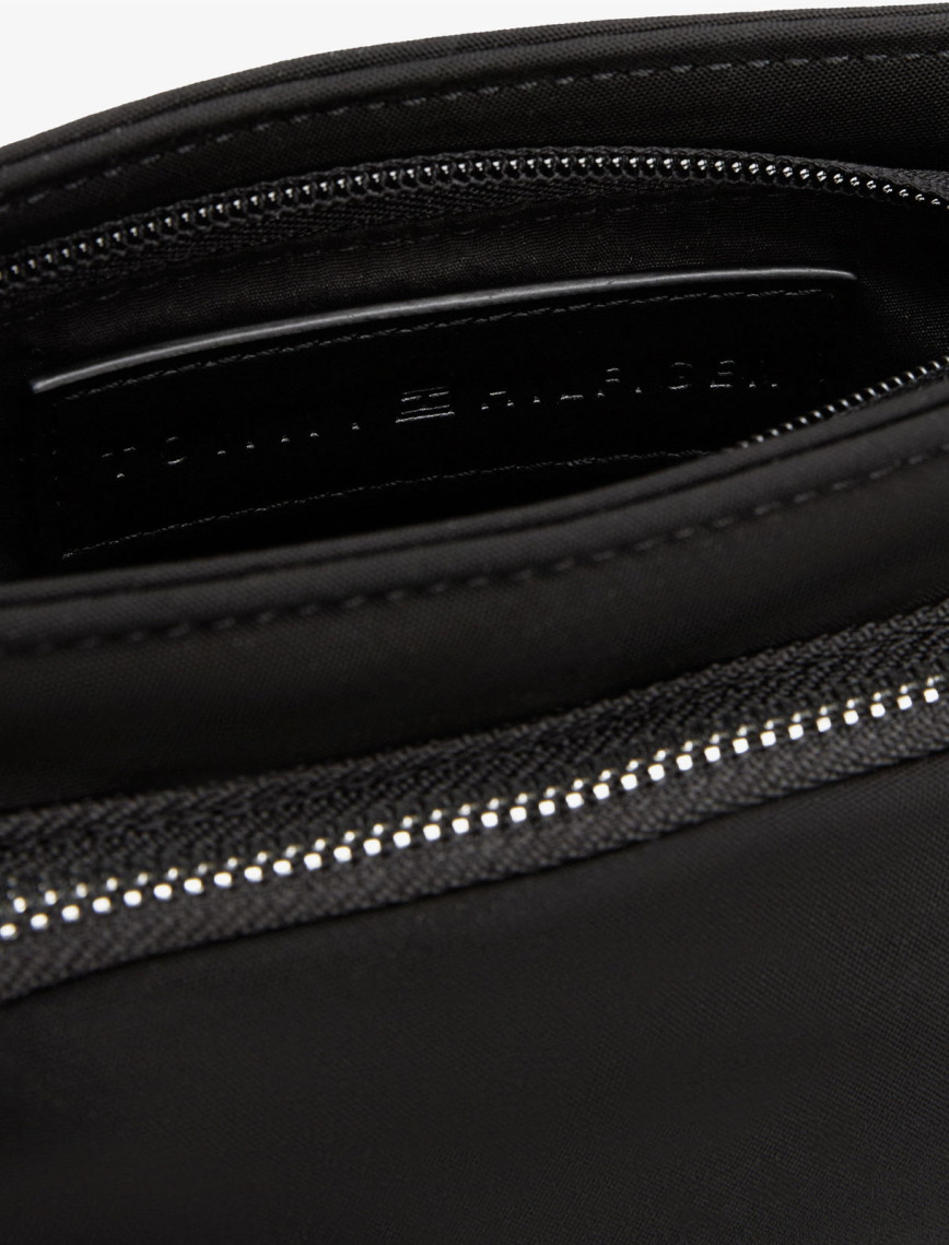 Tommy Hilfiger Business Nylon Mini Crossover Erkek Siyah El Çantası Tommy Hilfiger Business Nylon Mini Crossover Erkek Siyah El Çantası