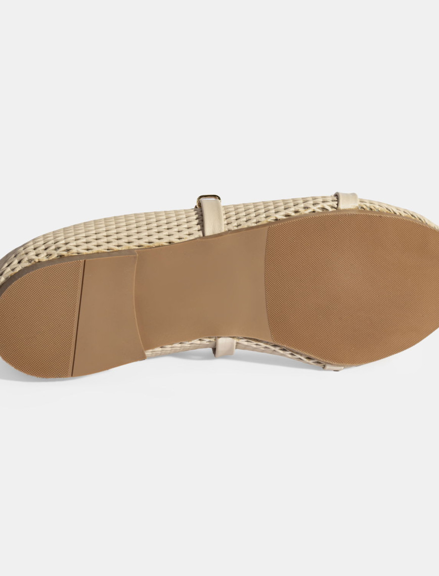 Kadın Bej Metal Toka Aksesuarlı Deri Babet Kadın Bej Metal Toka Aksesuarlı Deri Babet