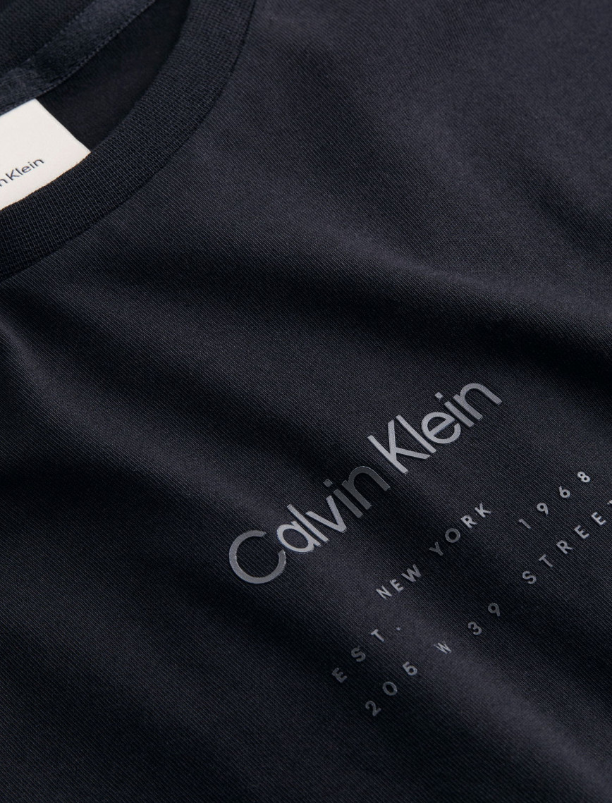 Calvin Klein Raised Editorial Logo Erkek Siyah T-Shirt Calvin Klein Raised Editorial Logo Erkek Siyah T-Shirt
