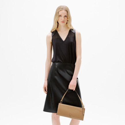 Kadın Siyah Deri Detaylı Perforeli Bluz Kadın Siyah Deri Detaylı Perforeli Bluz