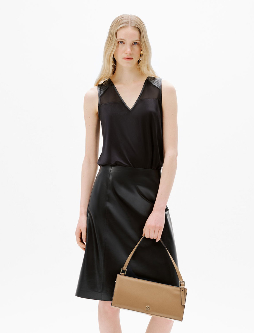 Kadın Beyaz Deri Detaylı Perforeli Bluz