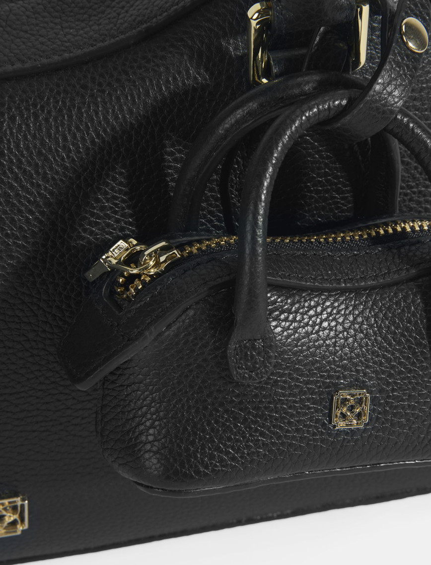 Kadın Siyah Deri Çanta Aksesuarlı Büyük Omuz Çantası