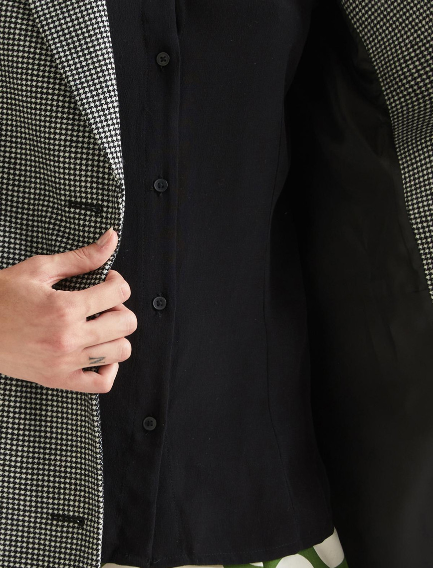 Kadın Siyah- Beyaz Ekoseli Palto Kadın Siyah- Beyaz Ekoseli Palto