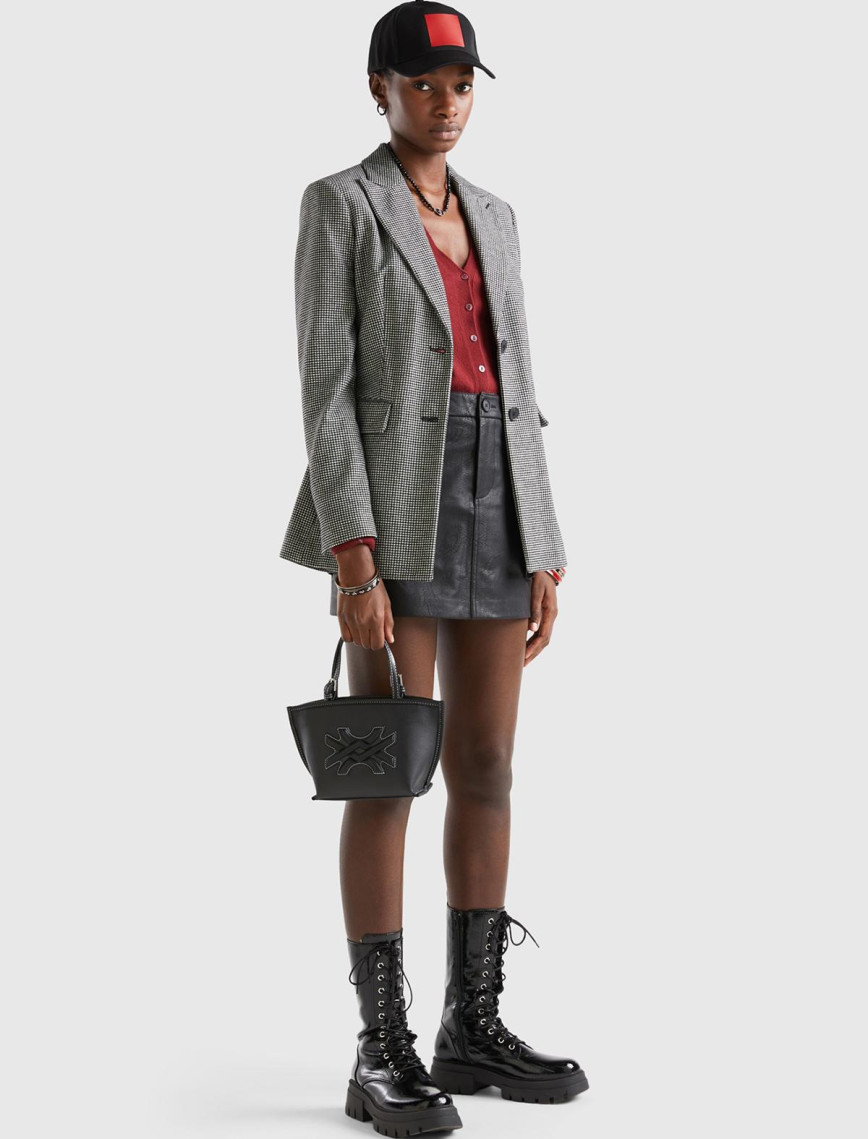 Kadın Siyah- Beyaz 2 Düğmeli Ceket Kadın Siyah- Beyaz 2 Düğmeli Ceket