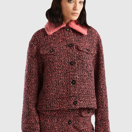 Kadın Pembe Yakası Çıkarılabilir Ceket Kadın Pembe Yakası Çıkarılabilir Ceket