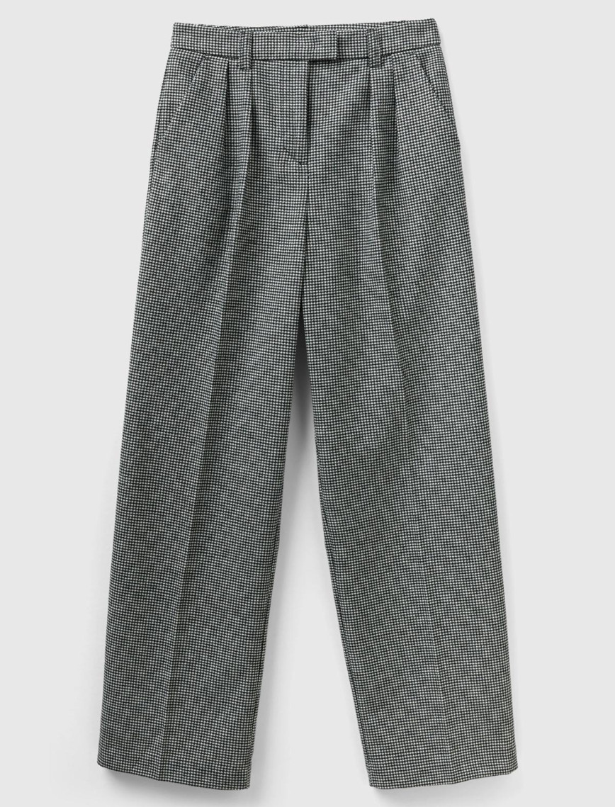 Kadın Siyah-Beyaz Kazayağı Desenli Geniş Paça Pantolon Kadın Siyah-Beyaz Kazayağı Desenli Geniş Paça Pantolon