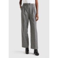 Kadın Siyah-Beyaz Kazayağı Desenli Geniş Paça Pantolon Kadın Siyah-Beyaz Kazayağı Desenli Geniş Paça Pantolon