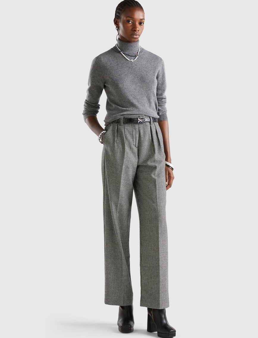 Kadın Siyah-Beyaz Kazayağı Desenli Geniş Paça Pantolon Kadın Siyah-Beyaz Kazayağı Desenli Geniş Paça Pantolon