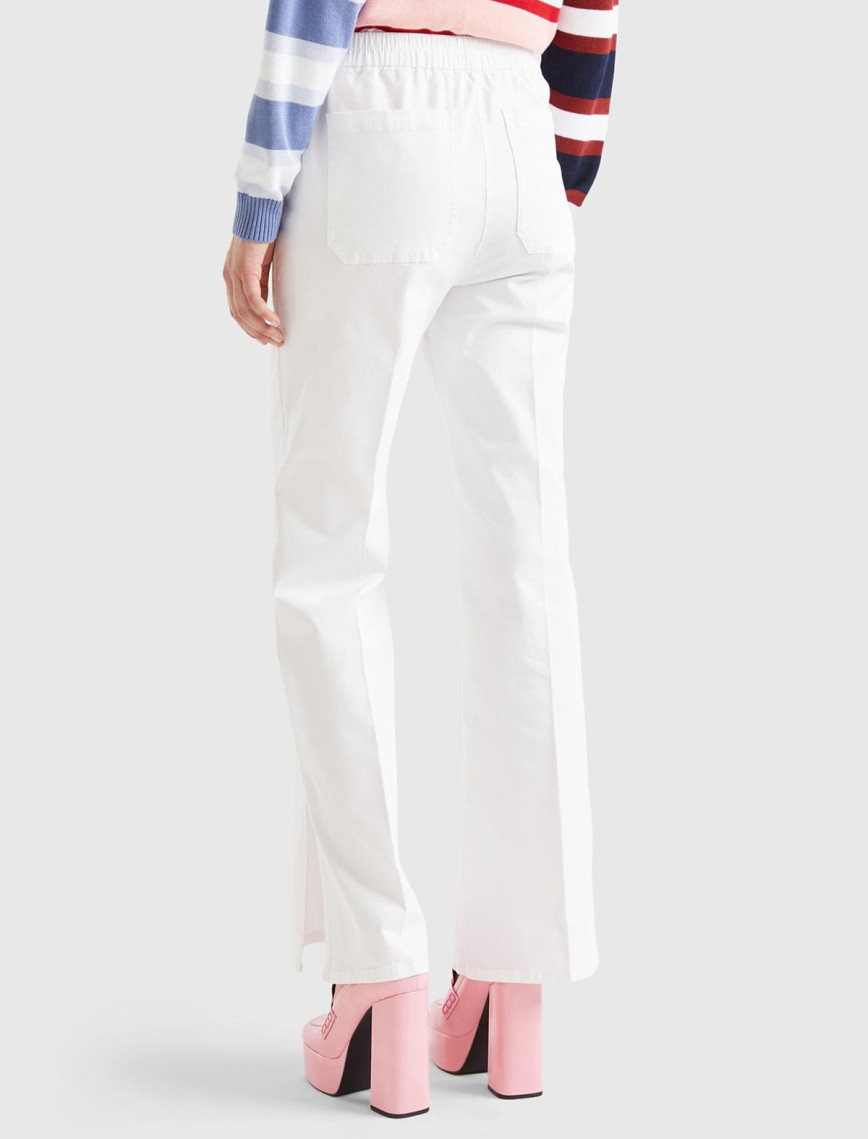 Kadın Beyaz Paçası Yırtmaçlı Pantolon Kadın Beyaz Paçası Yırtmaçlı Pantolon