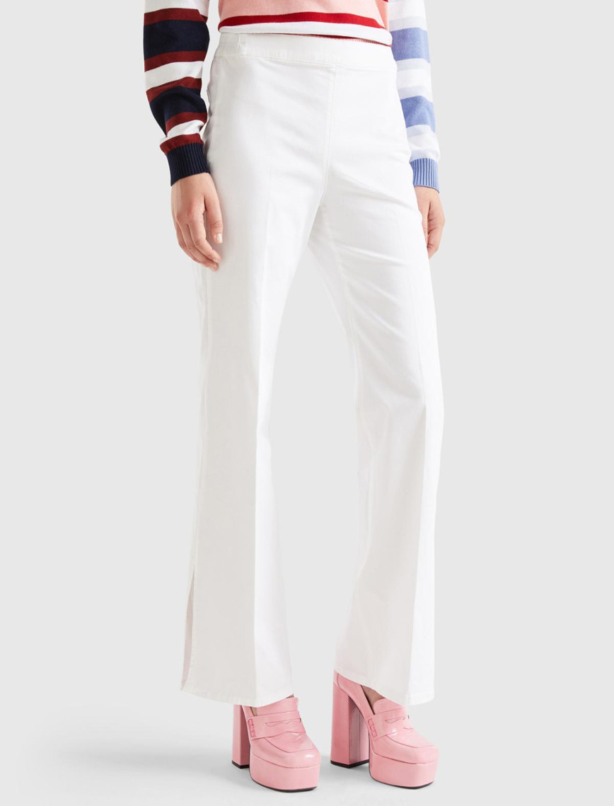 Kadın Beyaz Paçası Yırtmaçlı Pantolon Kadın Beyaz Paçası Yırtmaçlı Pantolon