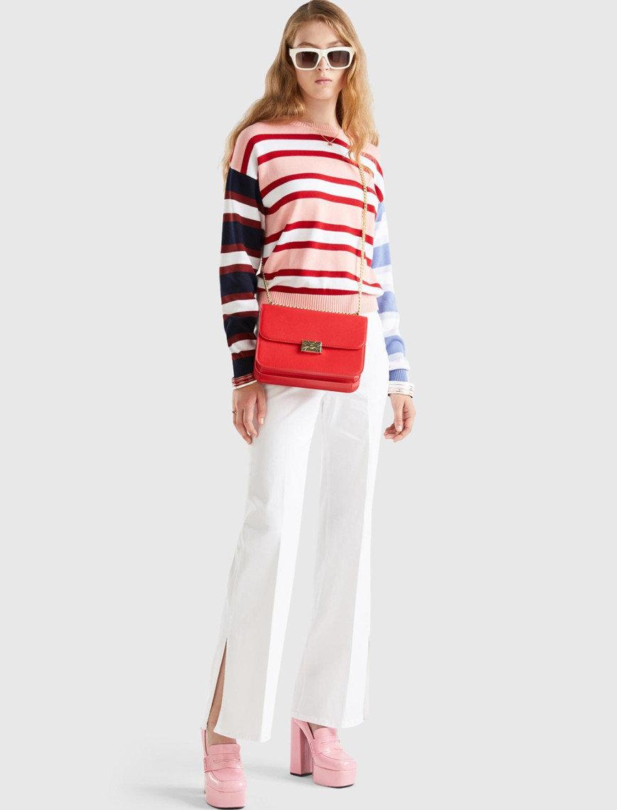 Kadın Beyaz Paçası Yırtmaçlı Pantolon Kadın Beyaz Paçası Yırtmaçlı Pantolon