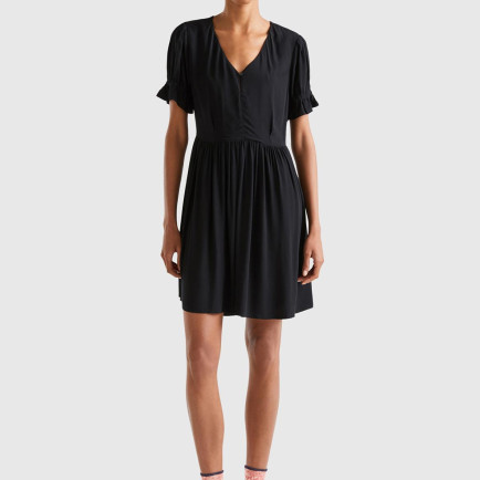Kadın Siyah %100 Viskoz V Yaka Kısa Kollu Elbise Kadın Siyah %100 Viskoz V Yaka Kısa Kollu Elbise