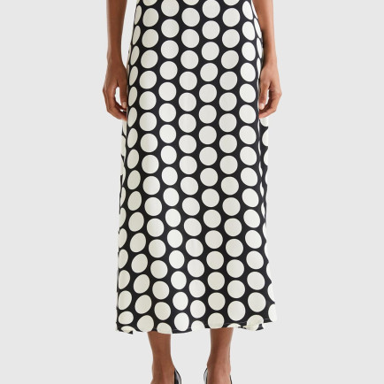 Kadın Siyah Beyaz %100 Viskoz Puantiyeli Yandan Fermuarlı Uzun Etek Kadın Siyah Beyaz %100 Viskoz Puantiyeli Yandan Fermuarlı Uzun Etek
