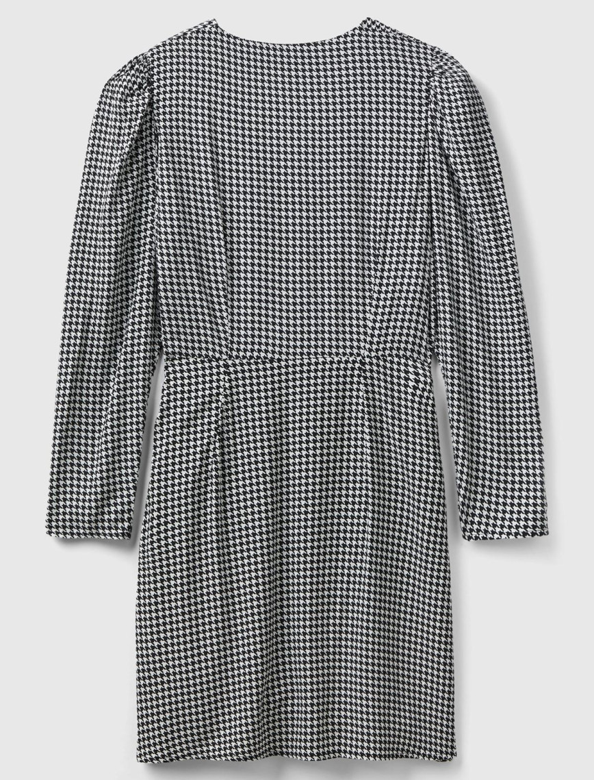 Kadın Siyah-Beyaz %100 Viskoz Uzun Kollu V Yaka Elbise Kadın Siyah-Beyaz %100 Viskoz Uzun Kollu V Yaka Elbise