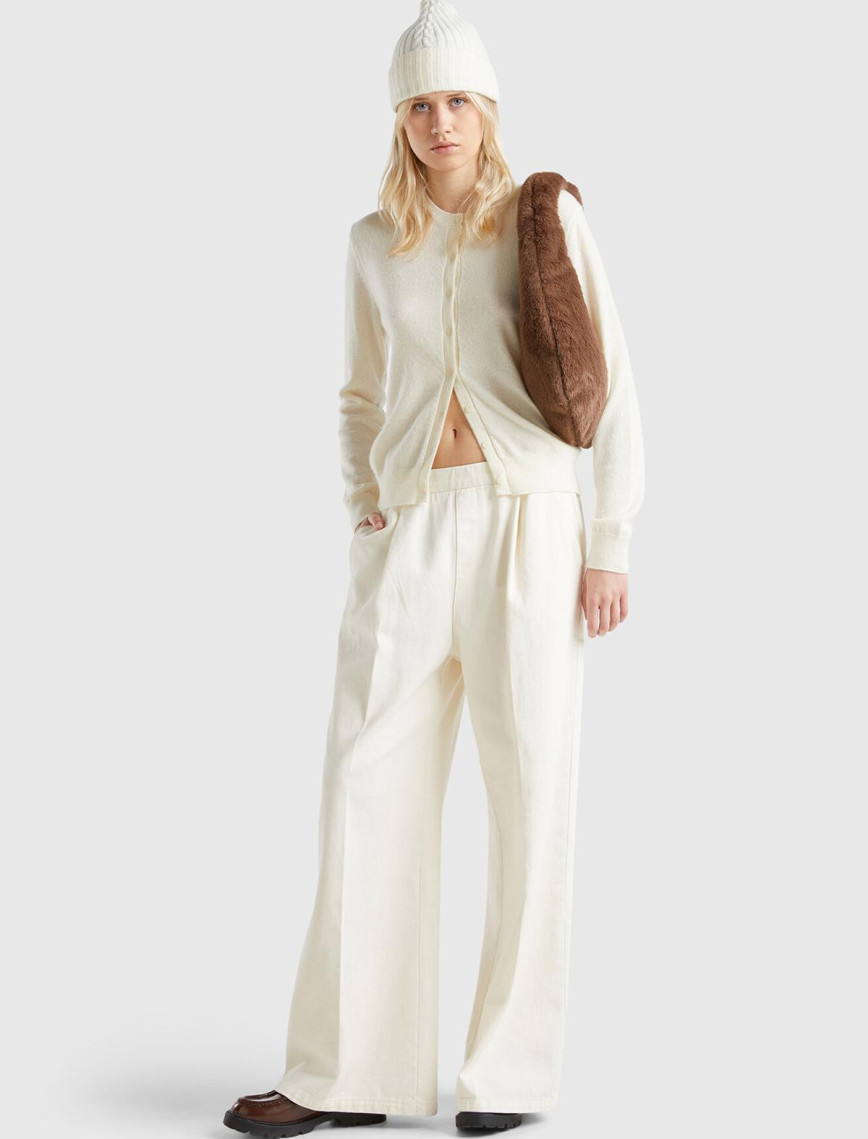 Kadın Krem %100 Kaşmir Yuvarlak Yaka Önü Düğme İliklemeli Hırka Kadın Krem %100 Kaşmir Yuvarlak Yaka Önü Düğme İliklemeli Hırka