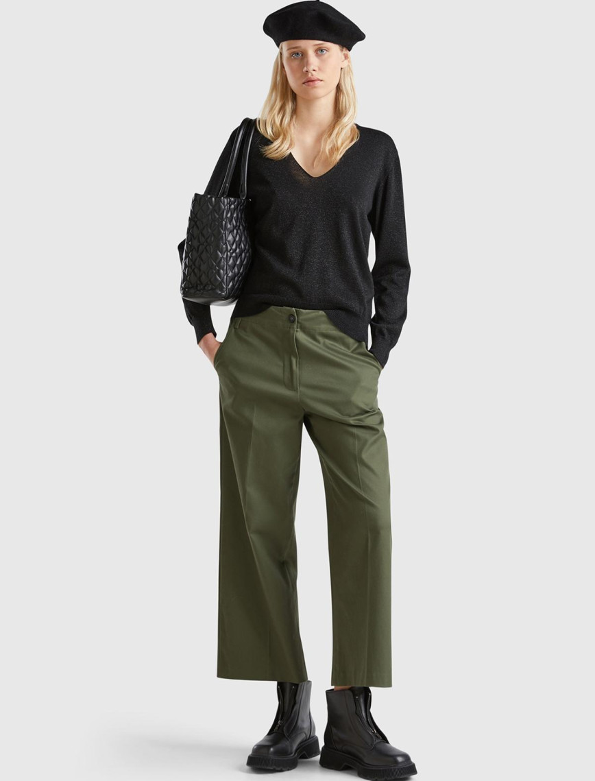 Kadın Siyah Pamuk ve Viskoz Karışımlı Rahat Kesim Geniş V Yaka Kazak Kadın Siyah Pamuk ve Viskoz Karışımlı Rahat Kesim Geniş V Yaka Kazak