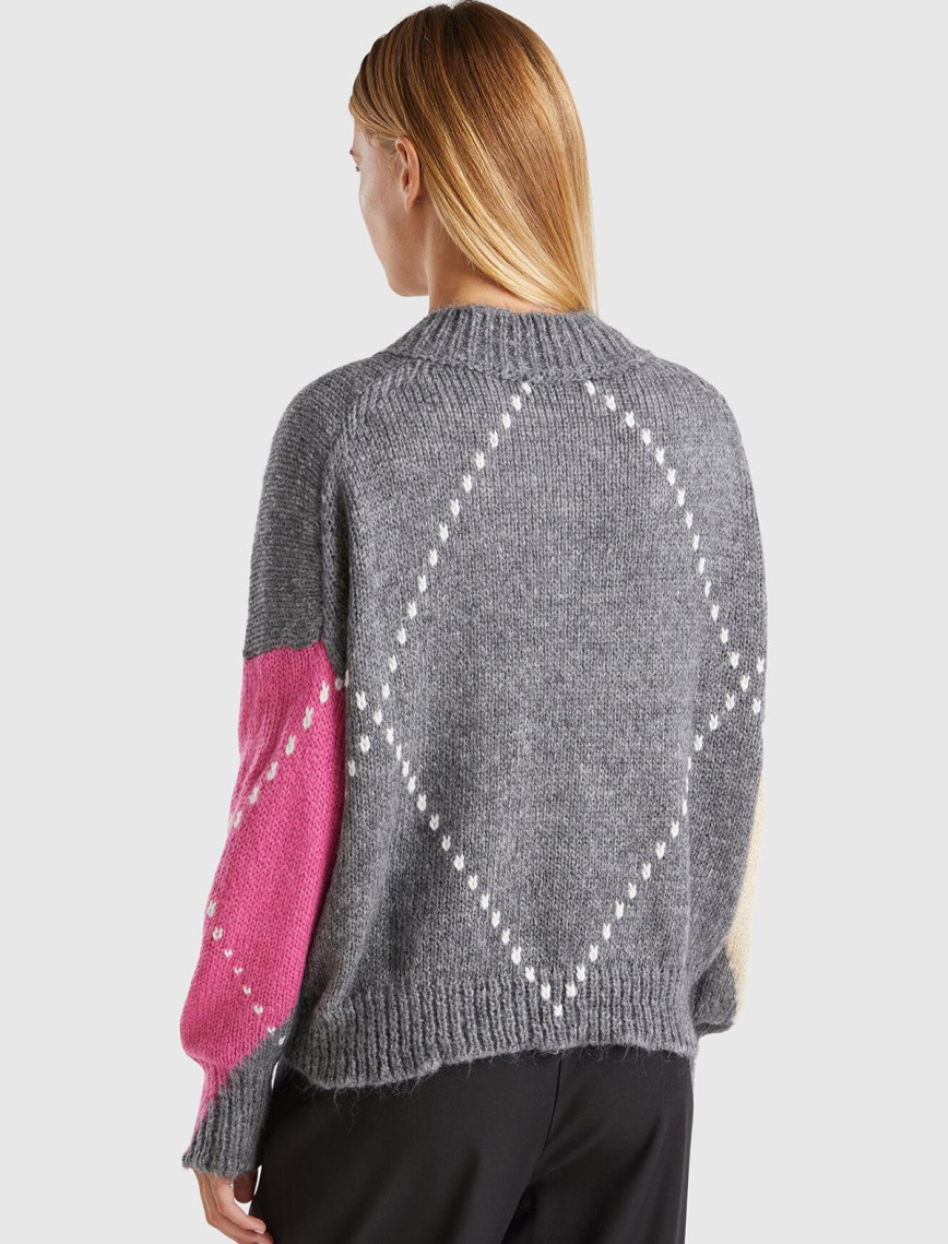 Kadın Gri Moher Karışımlı Renk Detaylı Düşük Omuz V Yaka Kazak Kadın Gri Moher Karışımlı Renk Detaylı Düşük Omuz V Yaka Kazak