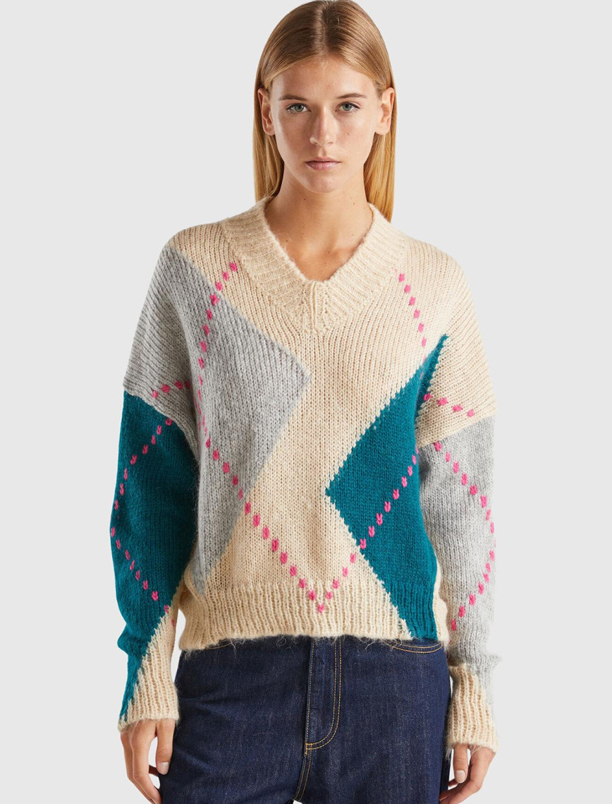 Kadın Bej Mix Moher Karışımlı Renk Detaylı Düşük Omuz V Yaka Kazak Kadın Bej Mix Moher Karışımlı Renk Detaylı Düşük Omuz V Yaka Kazak