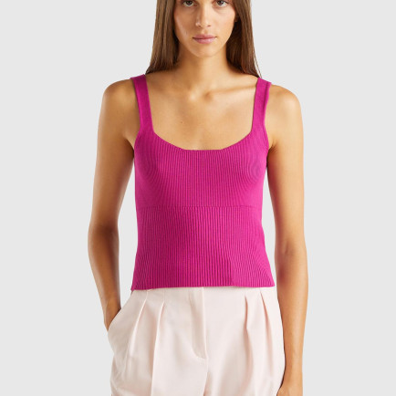 Kadın Fuşya Viskoz Karışımlı Nervür Detaylı Kare Yaka Askılı Üst Kadın Fuşya Viskoz Karışımlı Nervür Detaylı Kare Yaka Askılı Üst