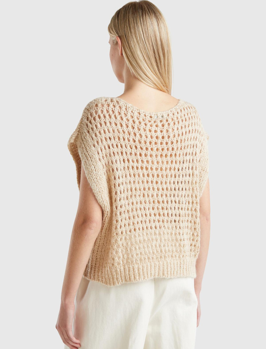 Kadın Bej Viskoz Karışımlı Delik Detaylı Kolsuz Kayık Yaka Kazak Kadın Bej Viskoz Karışımlı Delik Detaylı Kolsuz Kayık Yaka Kazak