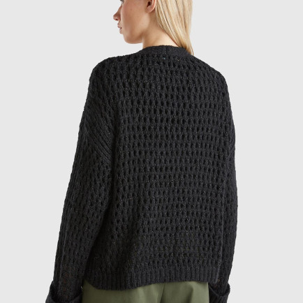 Kadın Siyah Viskoz Karışımlı Delik Detaylı Düşük Omuz Geniş V Yaka Hırka