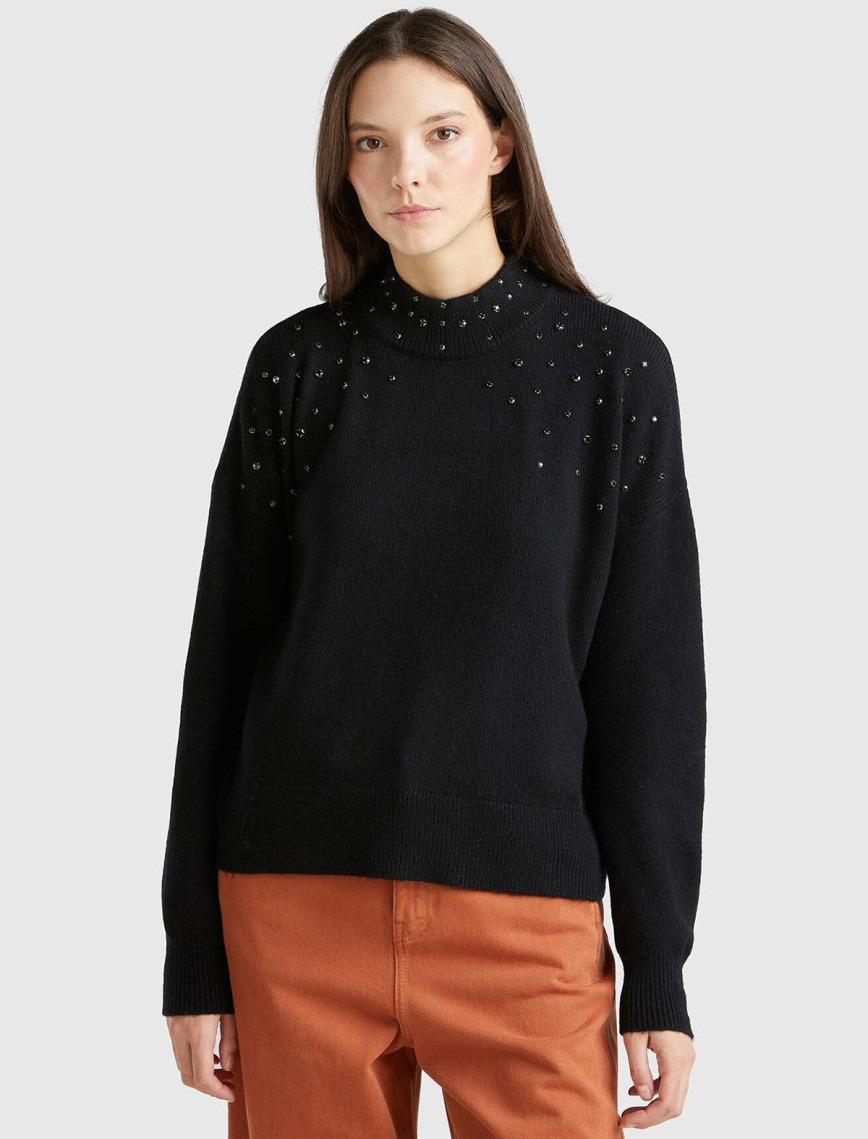 Kadın Siyah Pamuk ve Yün Karışımlı Taş Detaylı Yüksek Yaka Kazak Kadın Siyah Pamuk ve Yün Karışımlı Taş Detaylı Yüksek Yaka Kazak