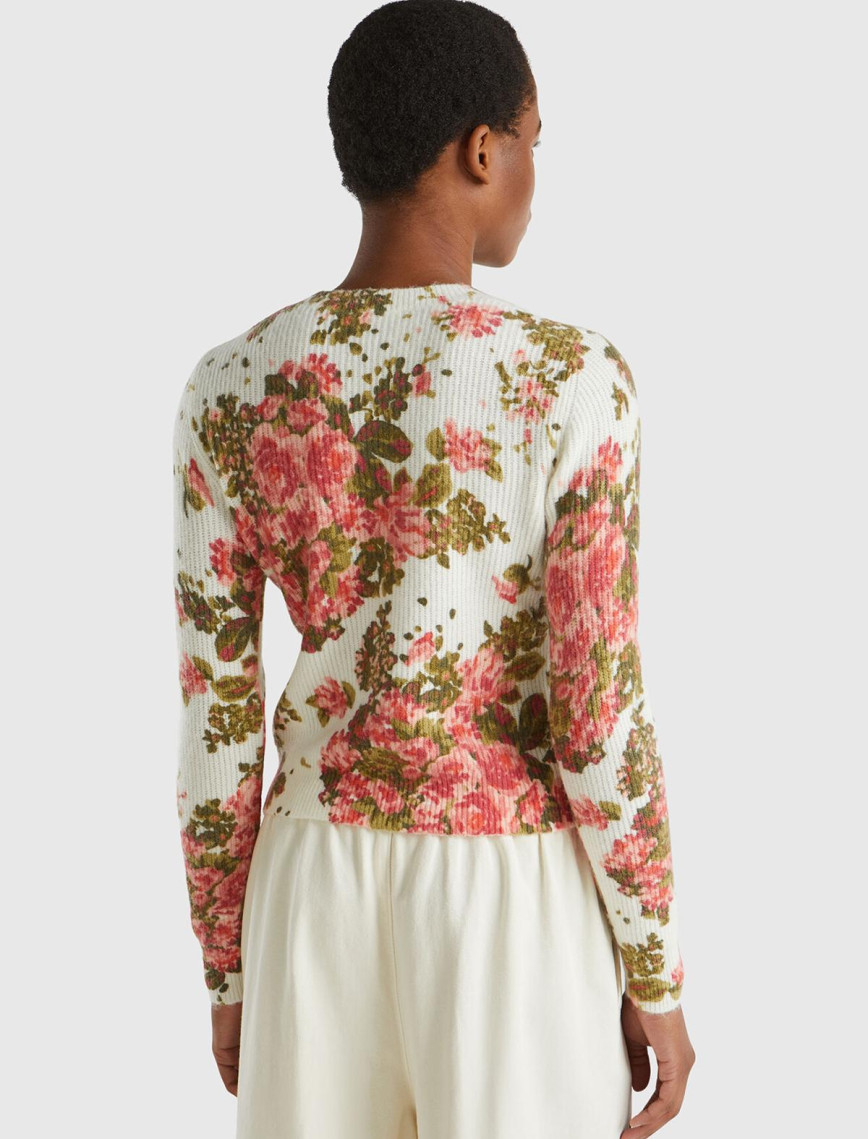 Kadın Beyaz Yün Karışımlı Tamamı Çiçek Desenli Bisiklet Yaka Kısa Hırka Kadın Beyaz Yün Karışımlı Tamamı Çiçek Desenli Bisiklet Yaka Kısa Hırka