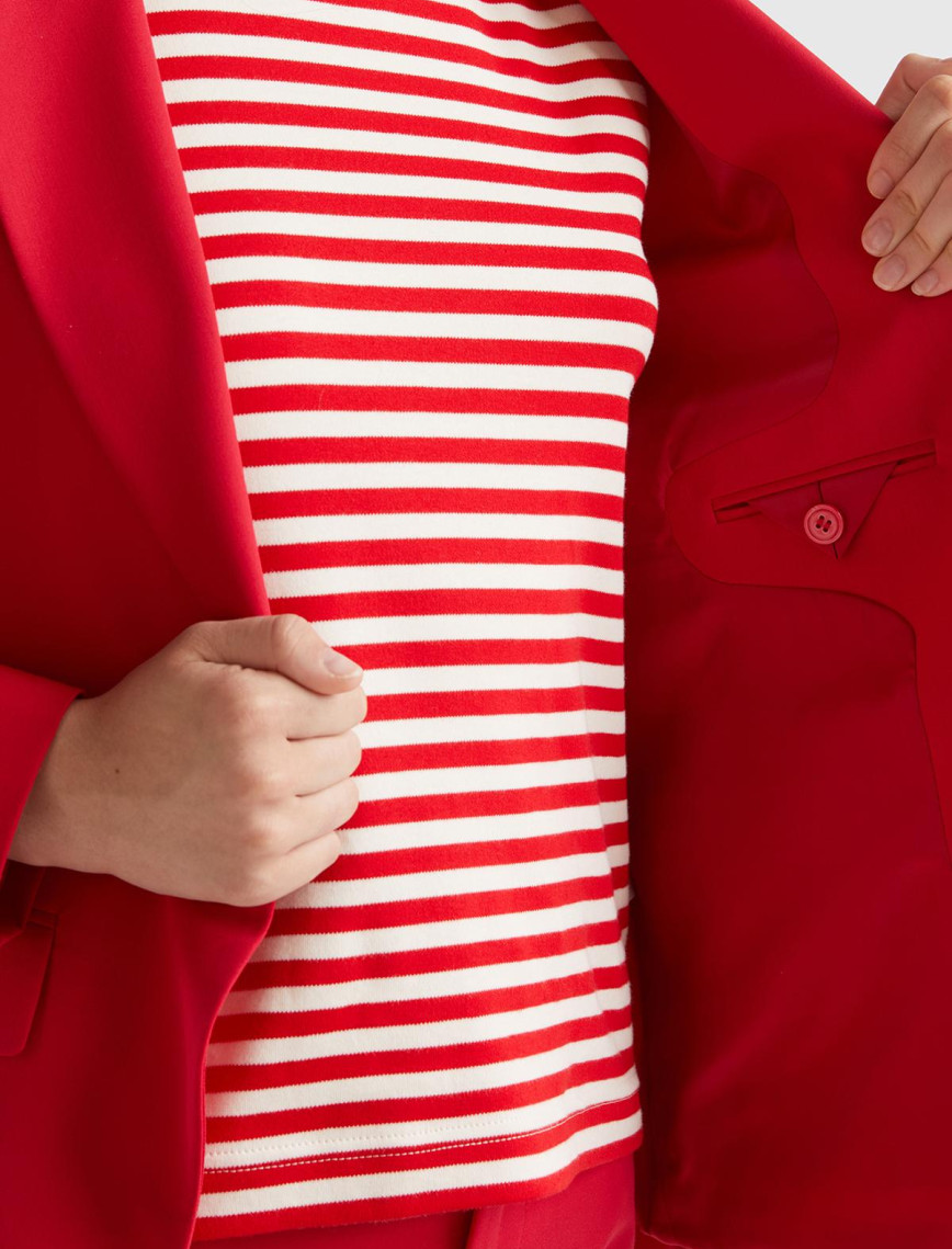 Kadın Kırmızı Poliviskoz Tek Düğmeli Kırlangıç Yaka Blazer Ceket Kadın Kırmızı Poliviskoz Tek Düğmeli Kırlangıç Yaka Blazer Ceket