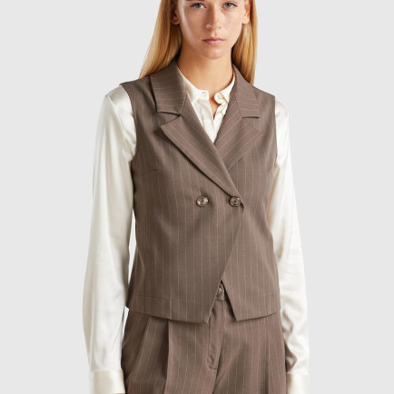 Kadın Taba Viskoz Karışımlı Düğmeli Çizgili Sivri Yaka Kruvaze Yelek Kadın Taba Viskoz Karışımlı Düğmeli Çizgili Sivri Yaka Kruvaze Yelek