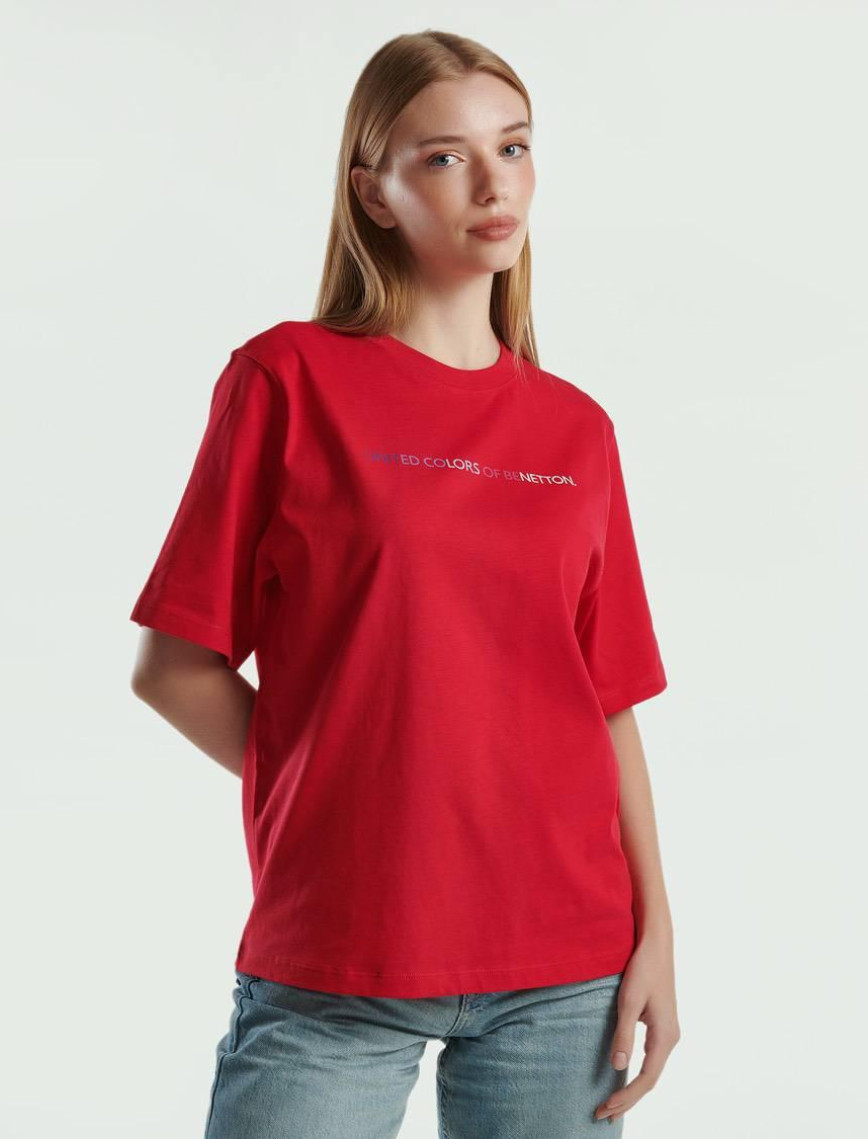 Kadın Kırmızı %100 Pamuk Önü Logolu Kısa Kollu Yuvarlak Yaka T-Shirt Kadın Kırmızı %100 Pamuk Önü Logolu Kısa Kollu Yuvarlak Yaka T-Shirt