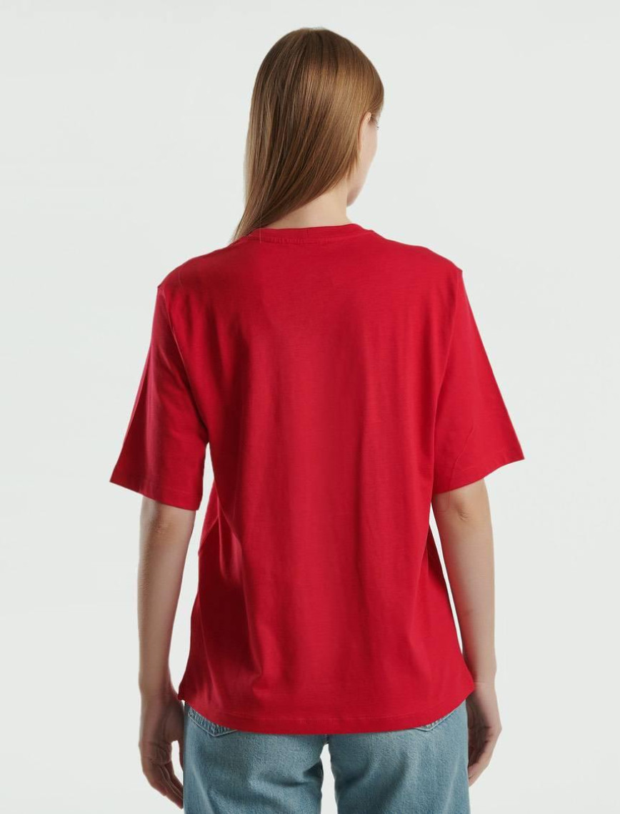 Kadın Kırmızı %100 Pamuk Önü Logolu Kısa Kollu Yuvarlak Yaka T-Shirt Kadın Kırmızı %100 Pamuk Önü Logolu Kısa Kollu Yuvarlak Yaka T-Shirt