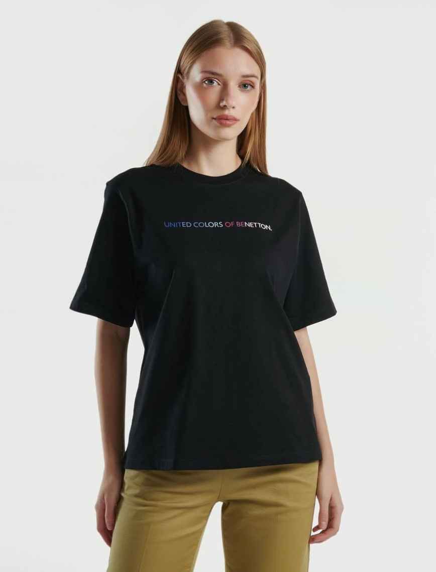 Kadın Kırmızı %100 Pamuk Önü Logolu Kısa Kollu Yuvarlak Yaka T-Shirt Kadın Kırmızı %100 Pamuk Önü Logolu Kısa Kollu Yuvarlak Yaka T-Shirt