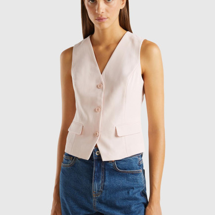 Kadın Toz Pembe Kapaklı Cep Tasarımı 3 Düğmeli V Yaka Yelek Kadın Toz Pembe Kapaklı Cep Tasarımı 3 Düğmeli V Yaka Yelek