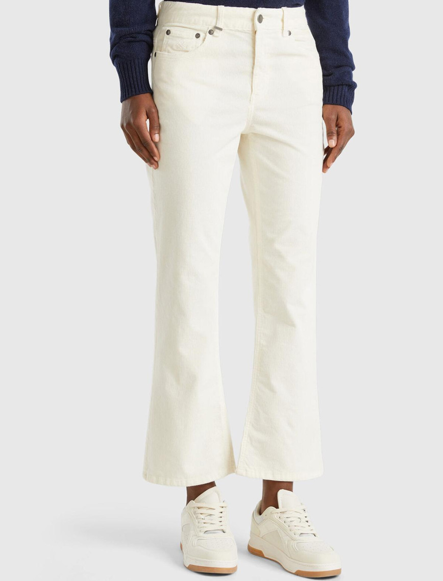 Kadın Beyaz Pamuk Karışımlı 5 Cepli Arkası Logo Etiketli Kadife Pantolon Kadın Beyaz Pamuk Karışımlı 5 Cepli Arkası Logo Etiketli Kadife Pantolon